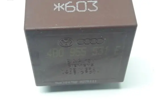 Volkswagen PASSAT B5 Window wiper relay 4B0955531E