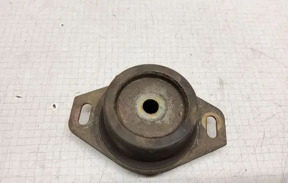Citroen Berlingo Engine mount bracket