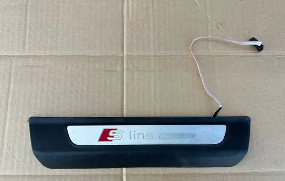 Audi Q7 4M Other sill/pillar trim element 4M0947418B