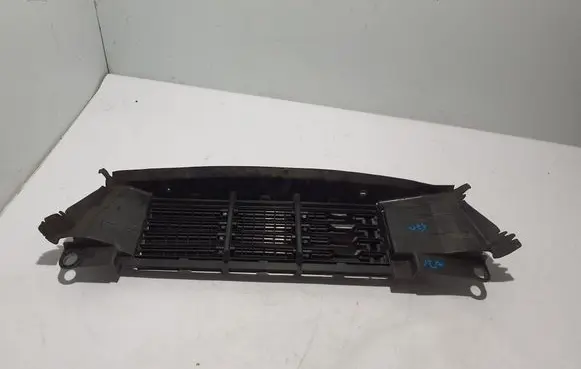 Renault Clio V Intercooler air guide/duct channel 214F68290R