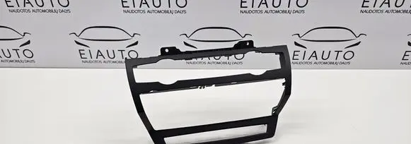 Radio/GPS head unit trim
