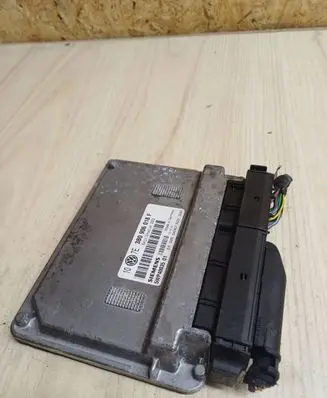 Volkswagen PASSAT B5.5 Engine control unit/module 3B0906018F 5WP4003501