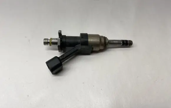 Chevrolet Camaro Fuel injector 12687709