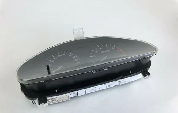Mitsubishi Carisma Speedometer (instrument cluster) MR308415 H2221