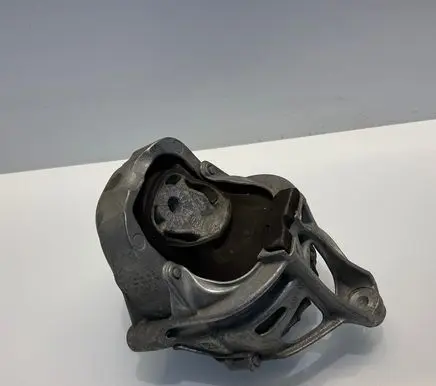 Audi Q7 4M Engine mount bracket 782215150182