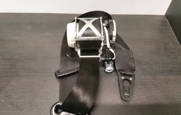 Audi Q7 4L Front seatbelt 33047678