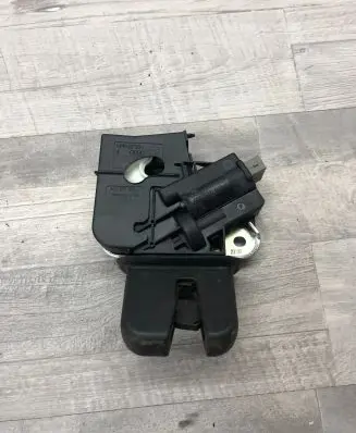Audi A8 S8 D3 4E Tailgate/trunk/boot lock/catch/latch 4E0827645A