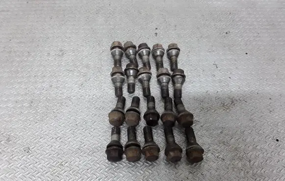 Volvo XC90 Nuts/bolts 