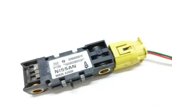 Nissan Primera Airbag deployment crash/impact sensor 98830AV600 0285003019