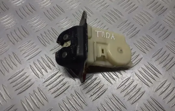 Nissan Tiida C11 Tailgate exterior lock 