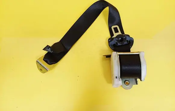 Opel Corsa B Rear seatbelt 90387485
