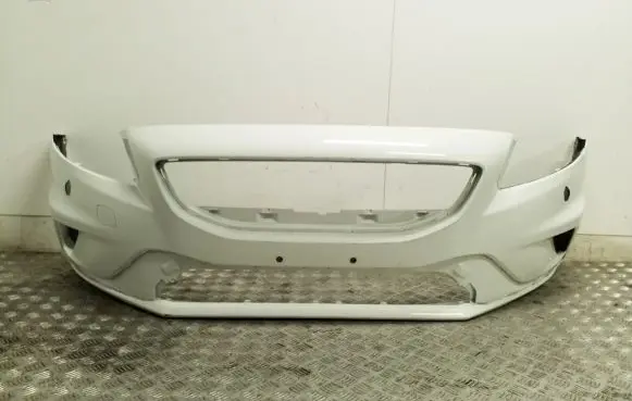 Volvo V40 Front bumper 31347085