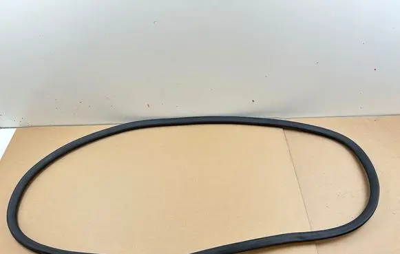 Opel Mokka B Front door rubber seal 