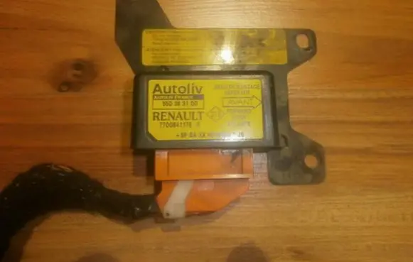Renault Megane I Airbag control unit/module 550383100 7700841176A