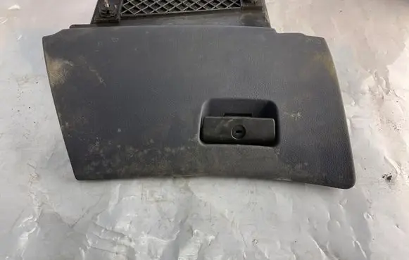 BMW 5 E39 Glove box