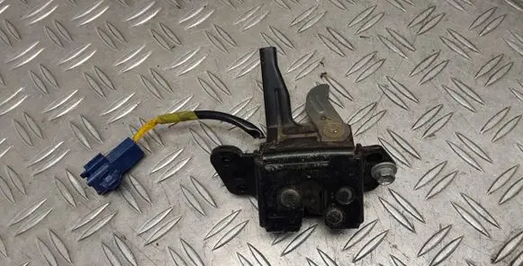Toyota Yaris Tailgate window lock/catch/latch 