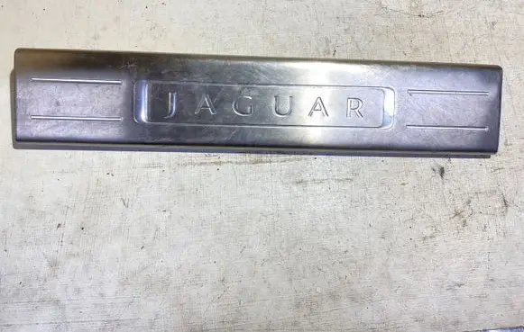 Jaguar XJ X351 Front sill trim cover AW9313200AE