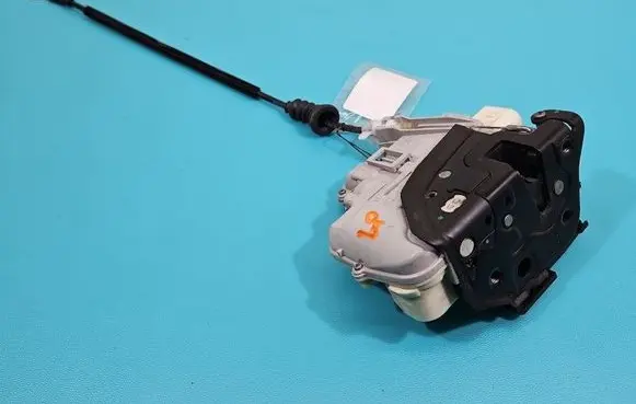Volkswagen PASSAT B7 Front door lock 3C1837015A IMPRK1516152