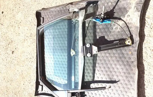 Rear door manual window regulator