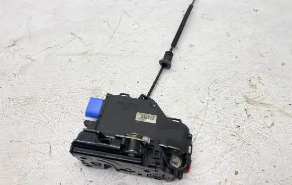 Skoda Octavia Mk2 (1Z) Front door lock 3D1837015AP