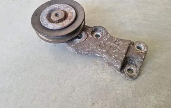 Mitsubishi L200 Air conditioning tensioner MN166945