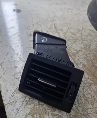 Mercedes-Benz A W169 Dashboard side air vent grill/cover trim