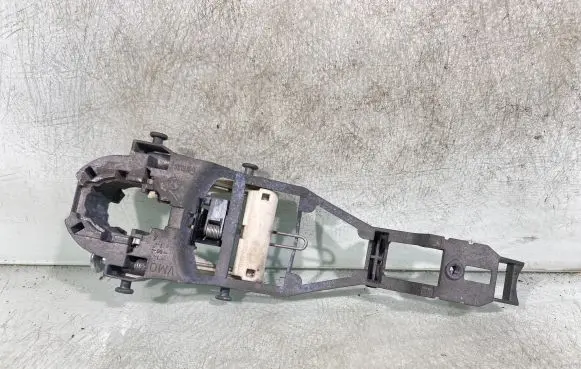 Volkswagen Golf V Rear door exterior handle/bracket 1k0837885