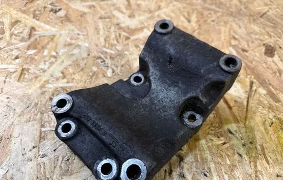 Ford Focus Engine mounting bracket 98FF19D624AB