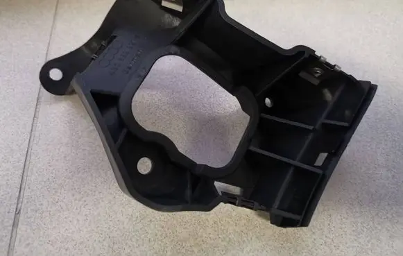 Audi A6 S6 C5 4B Fender mounting bracket 4B0853921B
