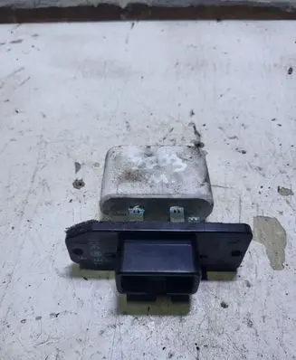 Toyota Avensis Verso Heater blower fan relay F7E0308