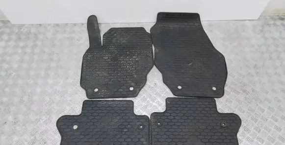 Volvo V70 Car floor mat set 
