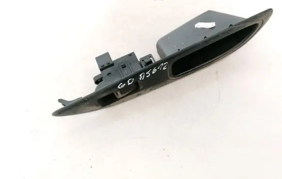 Nissan Primera Electric window control switch 82960AV760