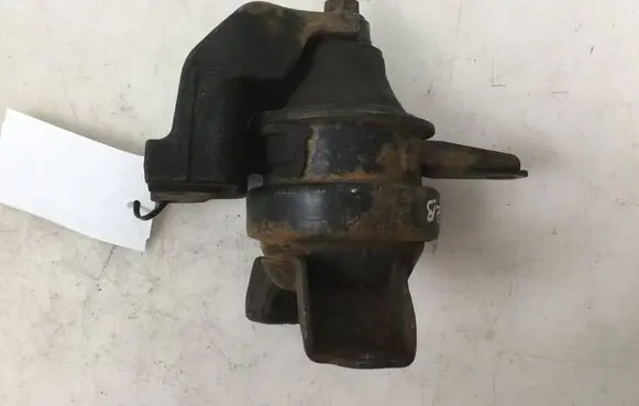Honda CR-V Engine mount bracket 