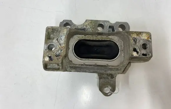 Opel Signum Engine mount bracket 210383320 21044612