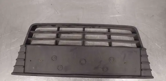 Ford Focus Front bumper lower grill BM5117K945A