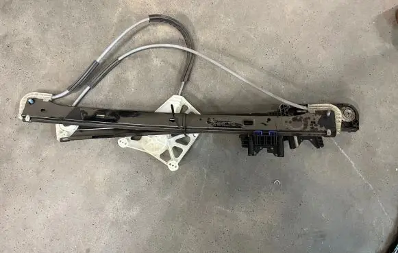 Audi Q7 4M Front door electric window regulator 4M0837461A 4M0837461