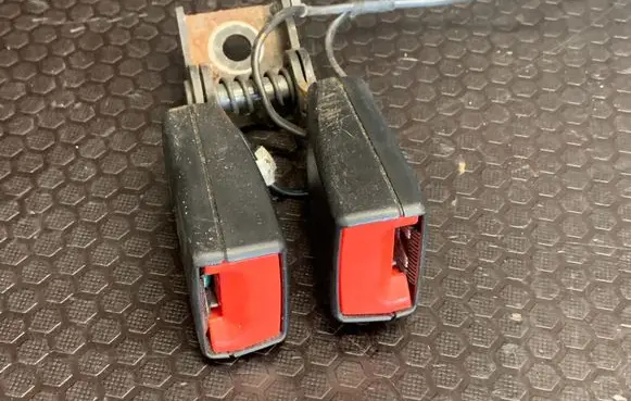 Opel Astra J Rear seatbelt buckle 13283358 616393900 13299307