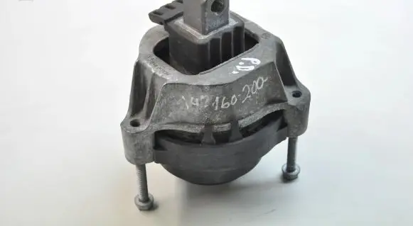 BMW 5 G30 G31 Engine mount bracket 2787746