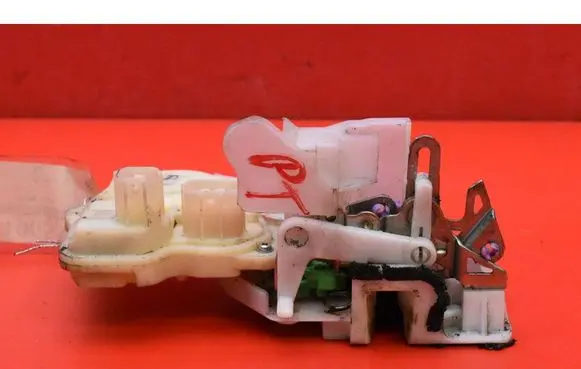 Honda CR-V Rear door lock