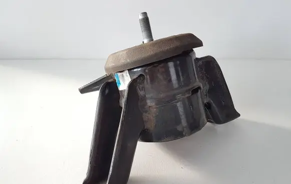 Hyundai Tucson TL Engine mount bracket 21810D3200