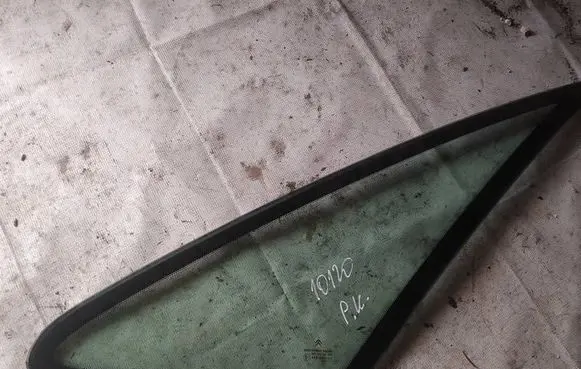 Citroen Xsara Picasso Front triangle window/glass as2