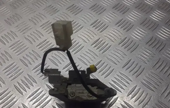 Nissan Primera Tailgate exterior lock 