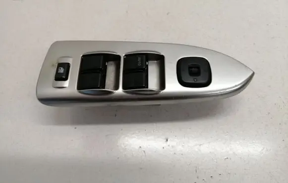 Mazda Premacy Electric window control switch 0281D4 CB8166350