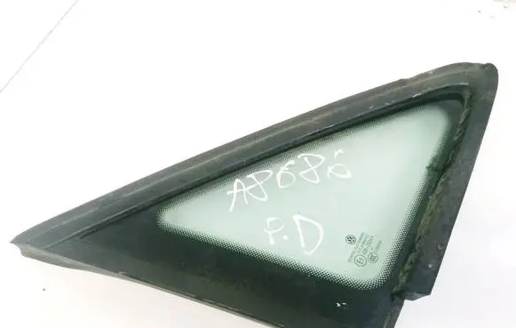 Volkswagen Touran I Front triangle window/glass 