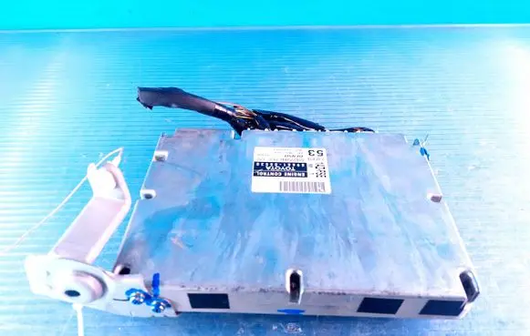 Toyota Avensis T220 Engine control unit/module ECU 8966105530 MB2750002931