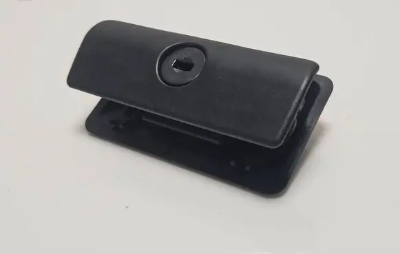 BMW 5 E39 Glove box lock 51168163018