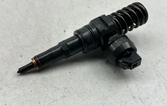 Audi A6 S6 C6 4F Fuel injector 038130073BQ