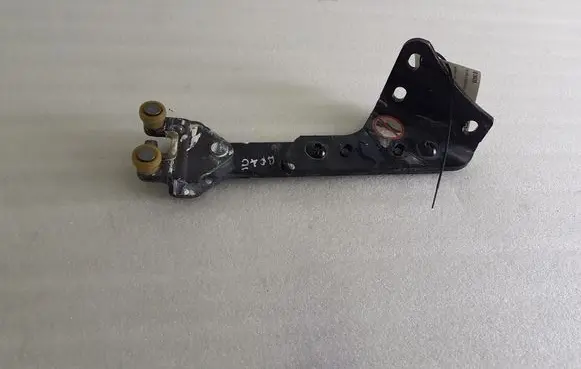 Opel Vivaro Sliding door lower roller guide/hinge 98080758 97969M01