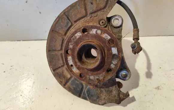 Volkswagen PASSAT B6 Front wheel hub spindle knuckle