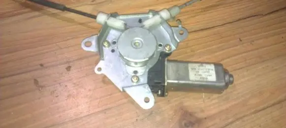 Nissan Almera Front door window regulator motor 887300m016